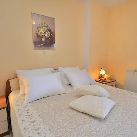 Aura 3* Pula